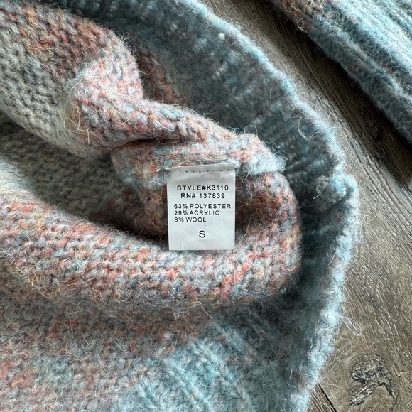 Dreamers by Debut Sweater. Women’s size small. Beautiful neutral colors! - Picture 5 of 6